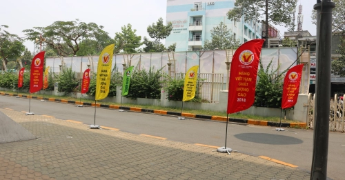 Cờ phướn showroom cửa hàng